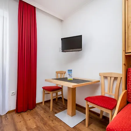 Jandlalm Гостьовий будинок Флахау